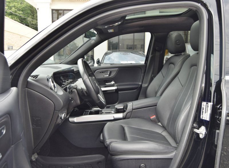 Used 2021 Mercedes-Benz GLB 250 4MATIC w/ Premium Package image 15