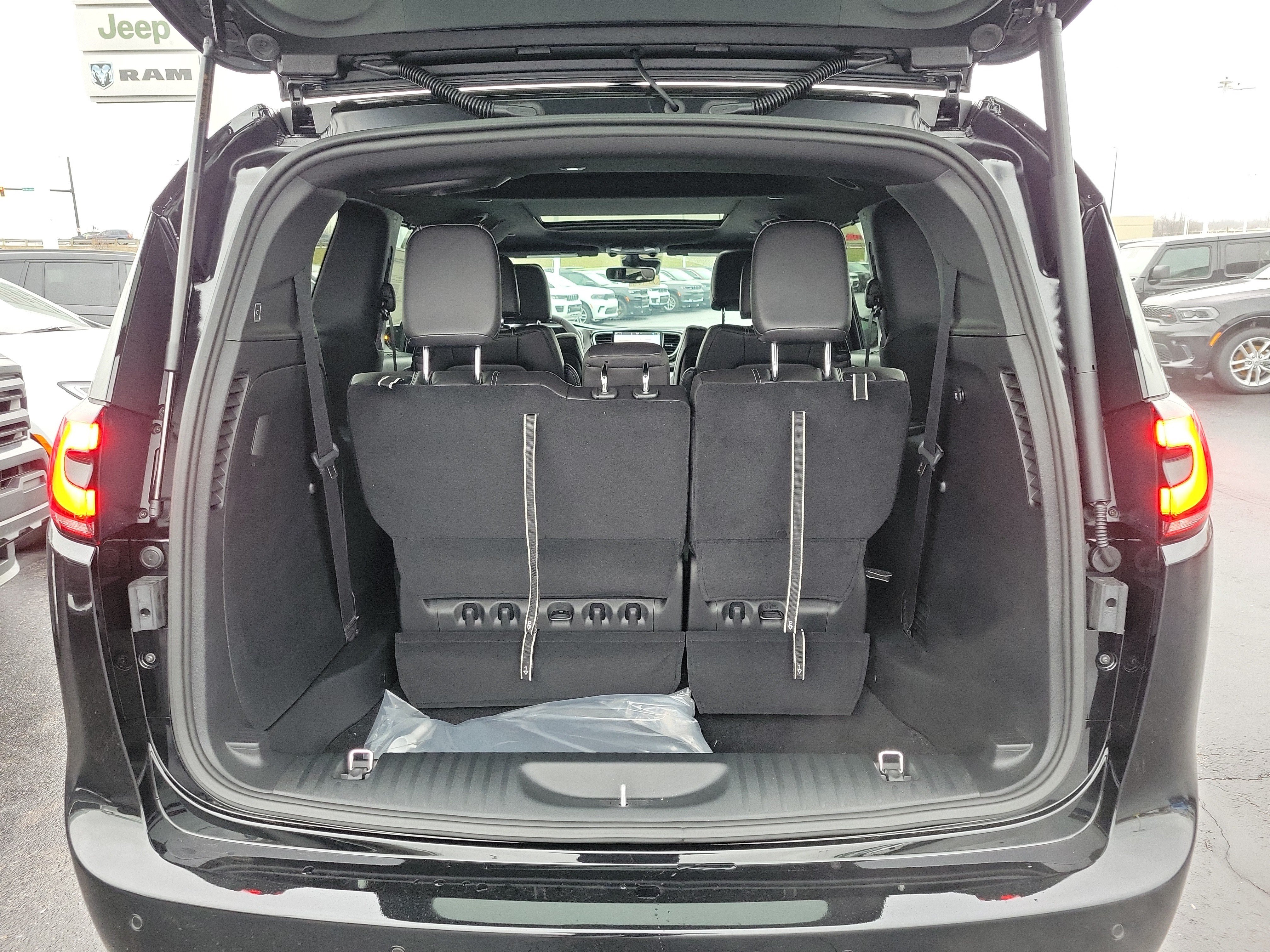New 2026 Chrysler Pacifica Select FWD image 5