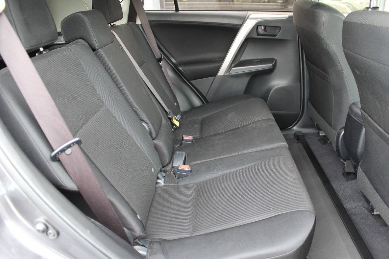 Used 2016 Toyota RAV4 LE image 16