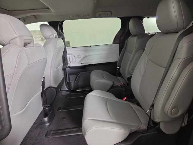 New 2026 Toyota Sienna XLE FWD image 15