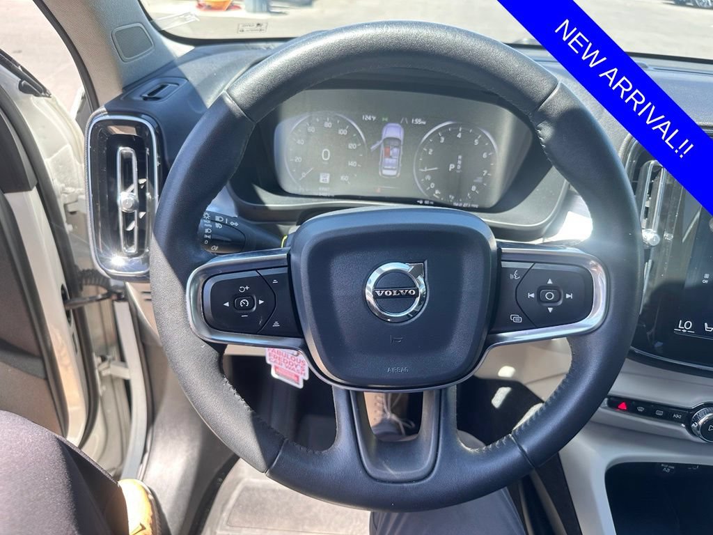 Used 2020 Volvo XC40 T5 Momentum w/ Protection Package Premier AWD/4WD image 14