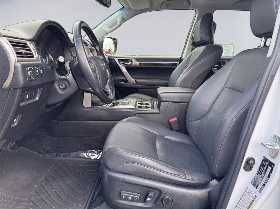 Used 2018 Lexus GX 460 w/ Navigation Package image 11