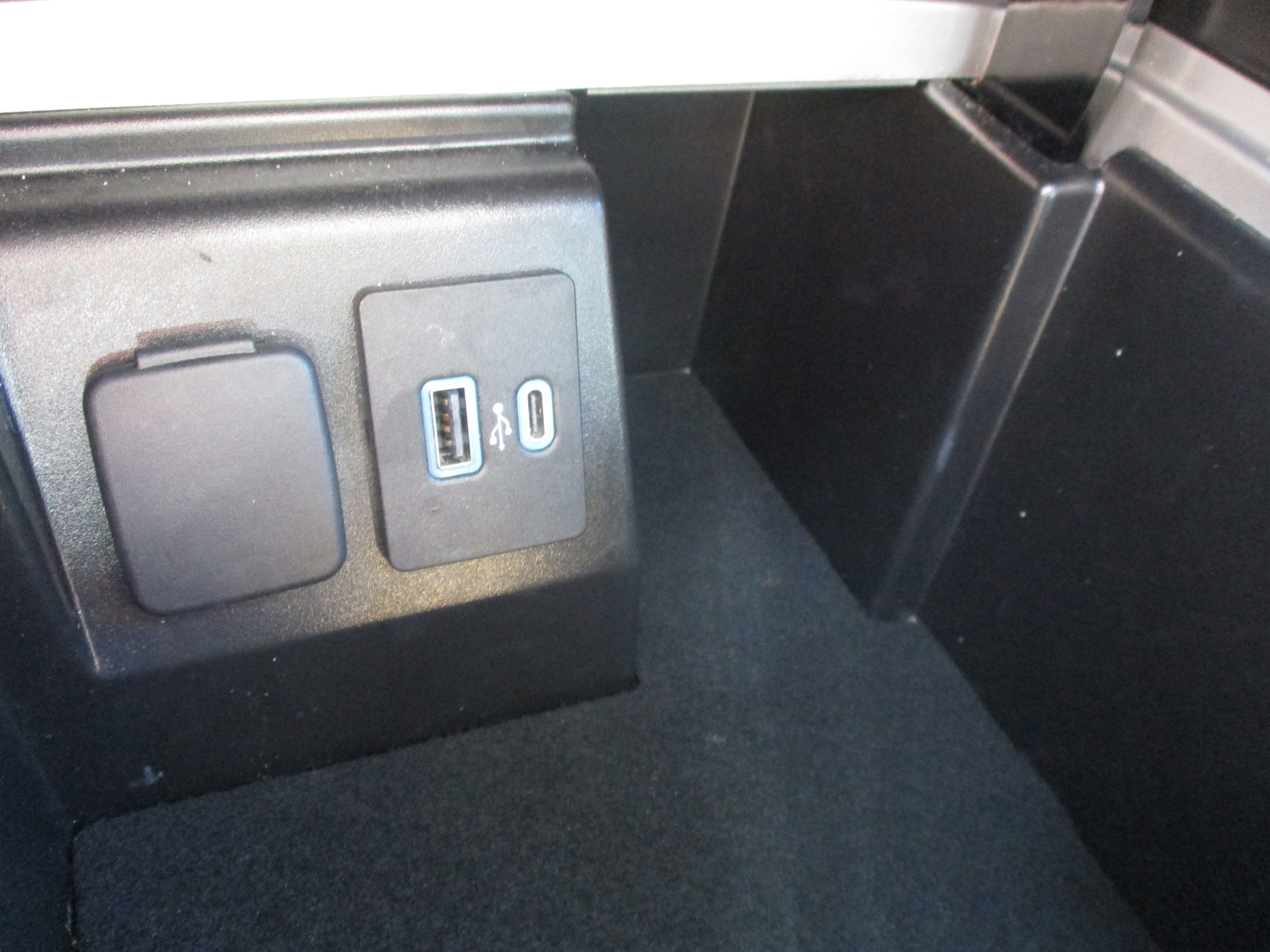 Used 2022 Ford Explorer Limited w/ Hybrid Equipment Group 310A AWD/4WD image 31