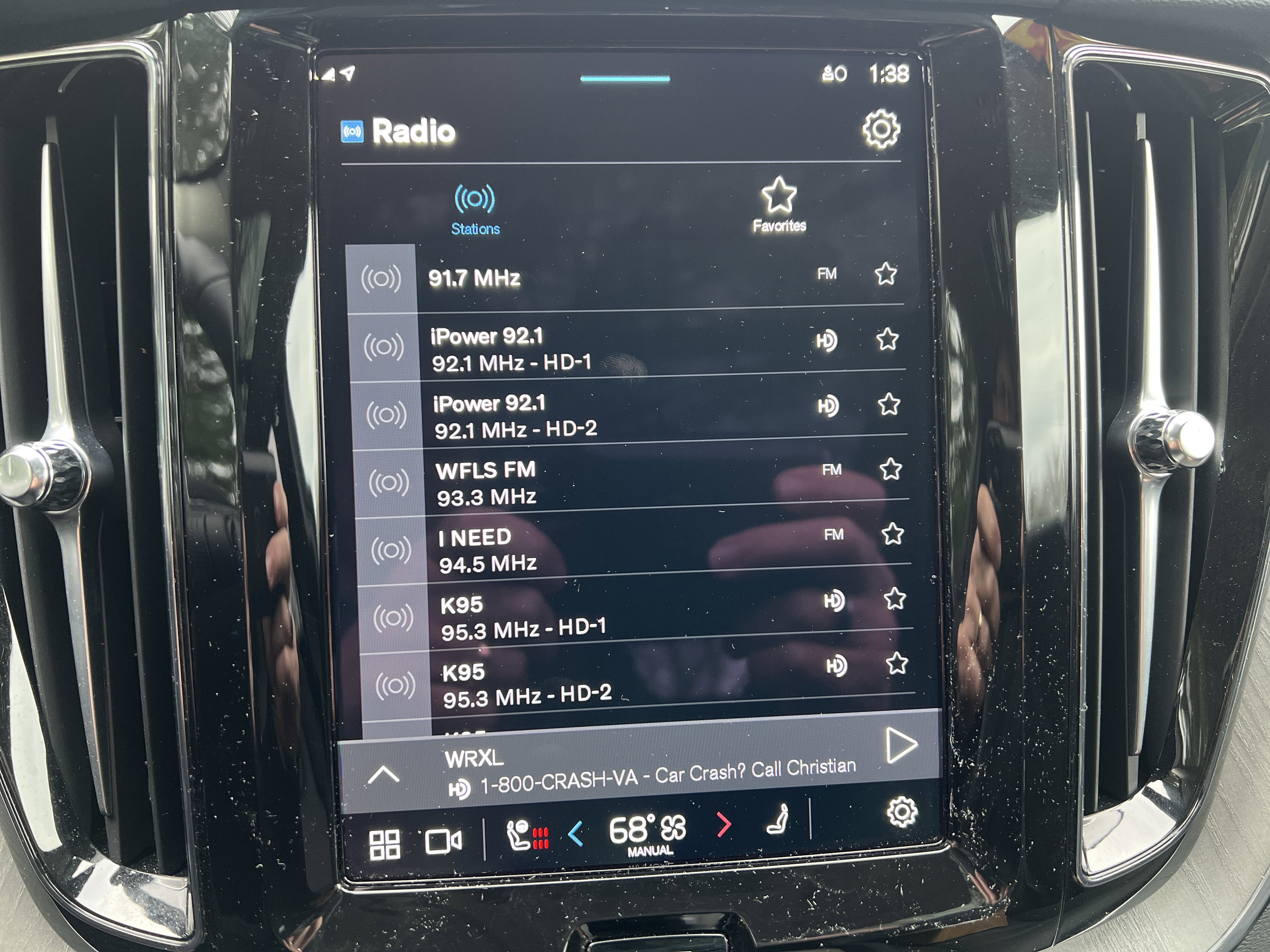 Used 2025 Volvo XC60 B5 Plus image 23