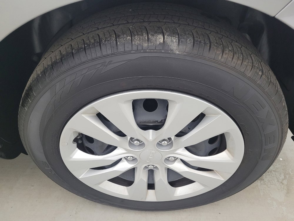 Used 2025 Kia Soul LX FWD image 31