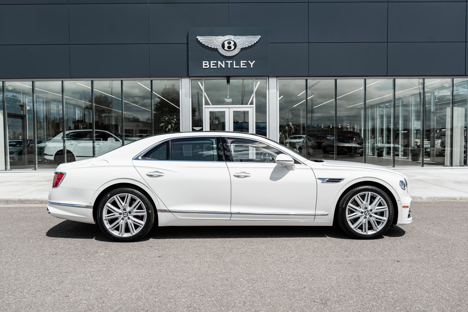Used 2023 Bentley Flying Spur V8 AWD/4WD image 14