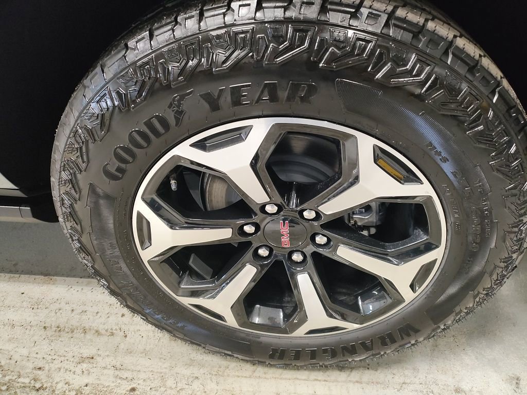 New 2026 GMC Yukon XL AT4 w/ AT4 Premium Plus Package image 21