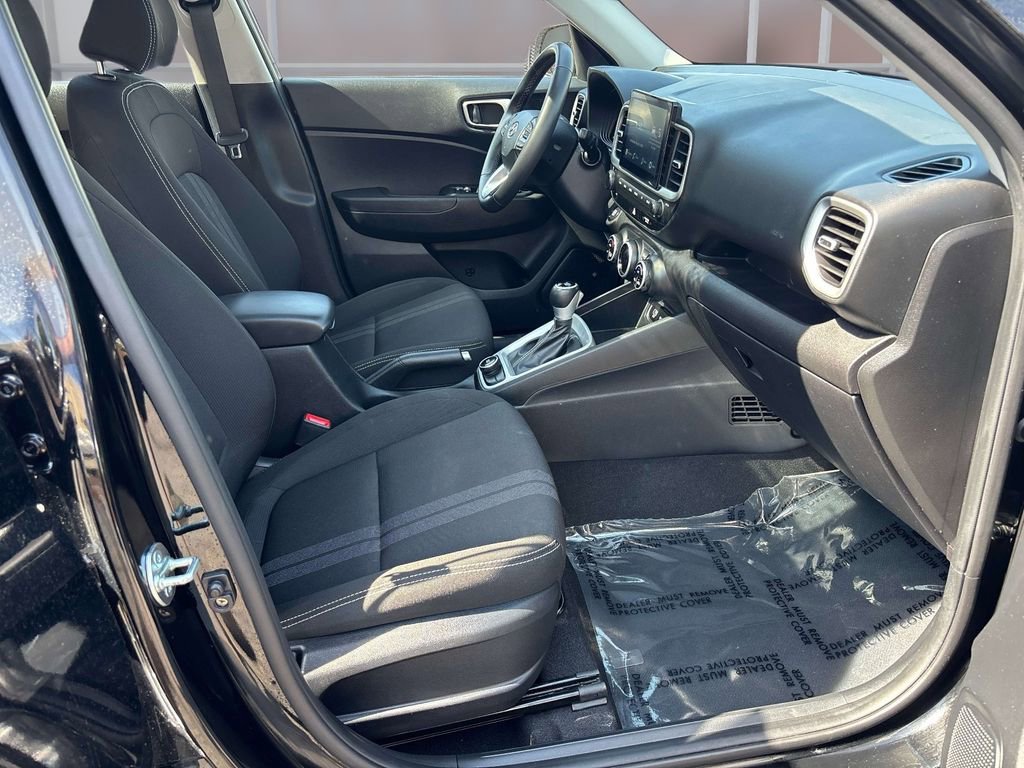 Used 2025 Hyundai Venue SEL FWD image 14