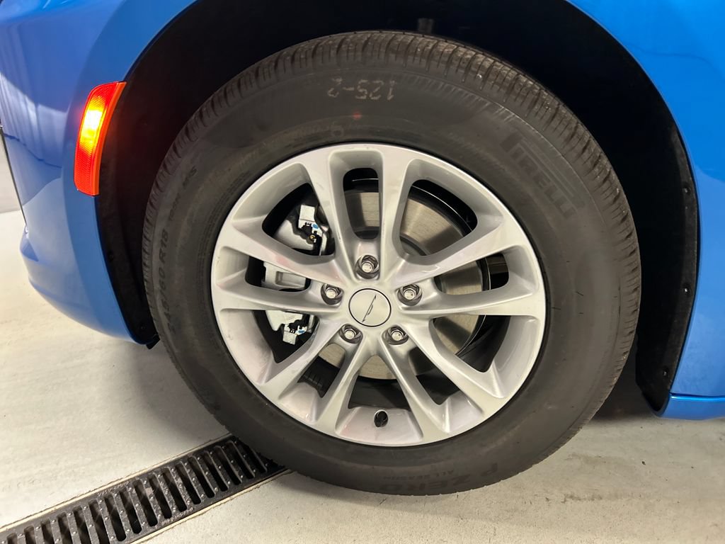New 2027 Chrysler Pacifica Select FWD image 9