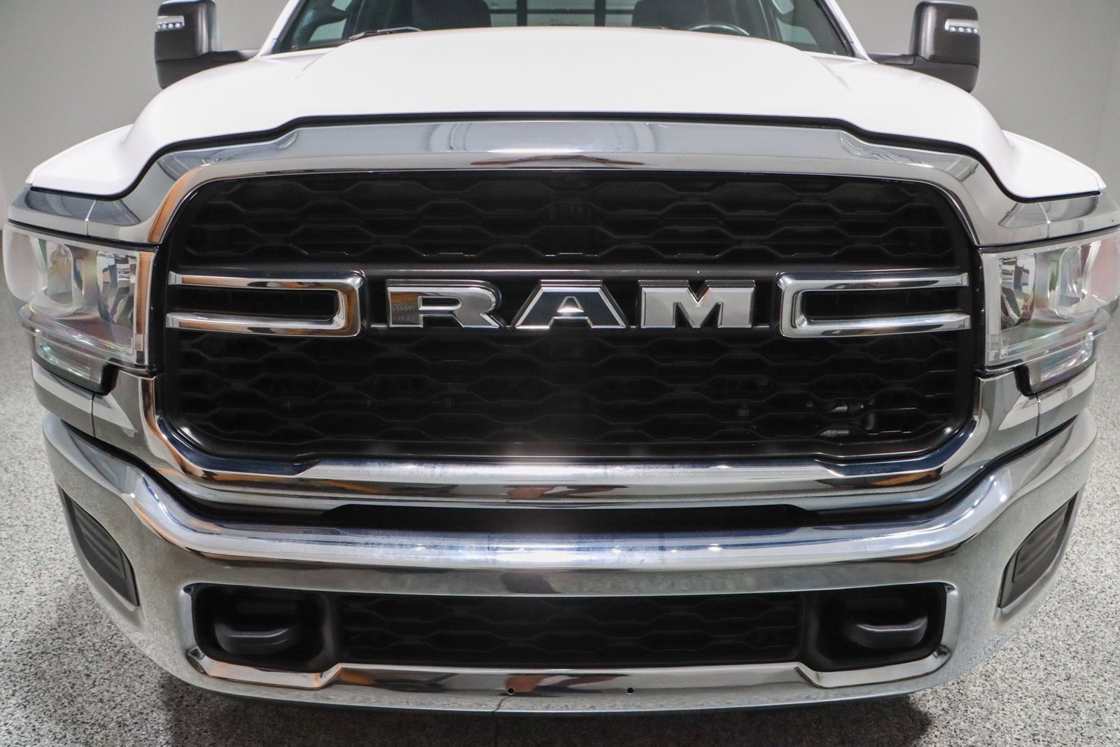 Used 2024 RAM 3500 Tradesman w/ Chrome Appearance Group image 5