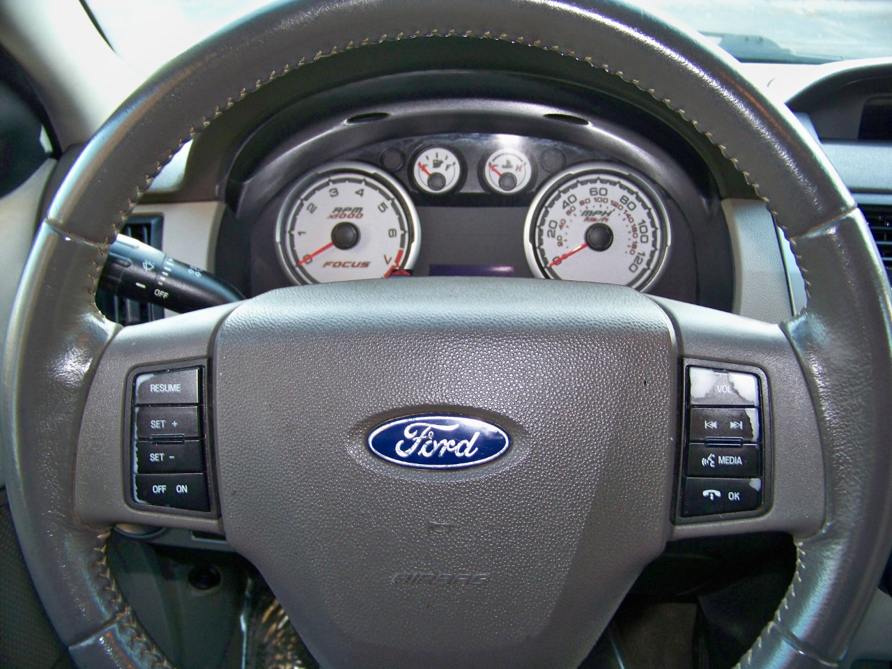 Used 2010 Ford Focus SE image 24