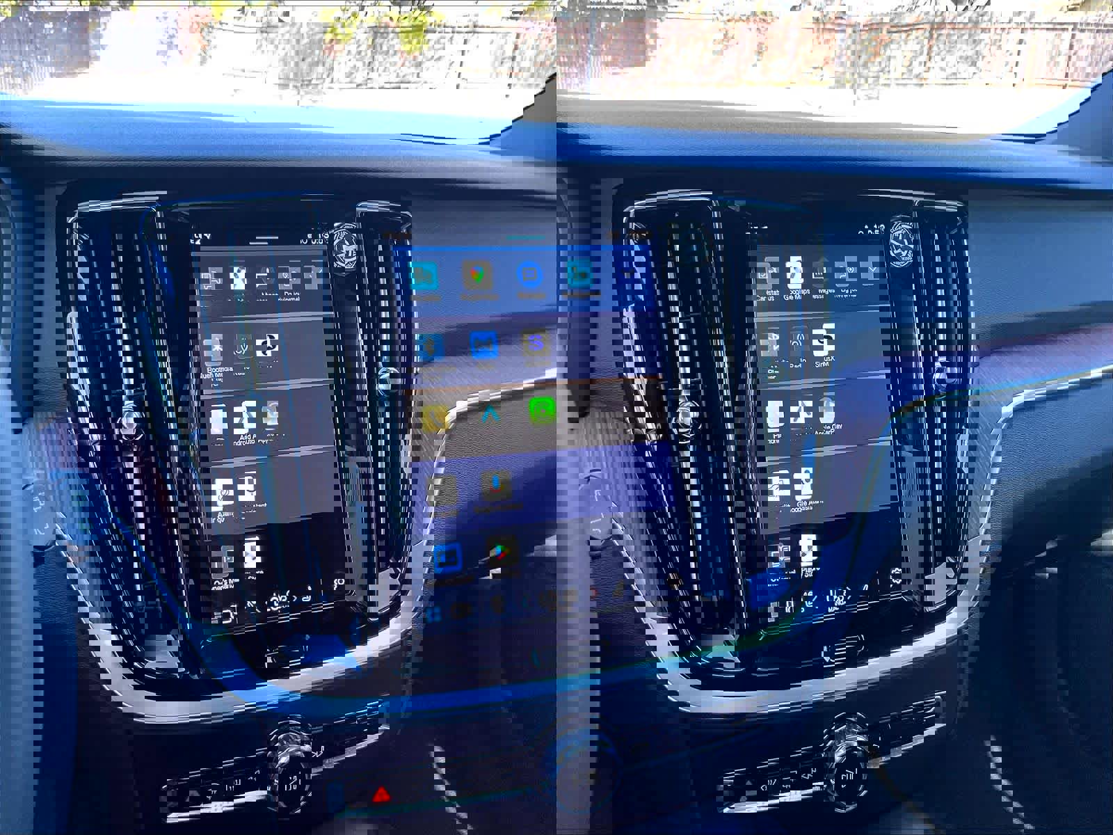 Used 2025 Volvo V60 B5 Cross Country Plus image 35