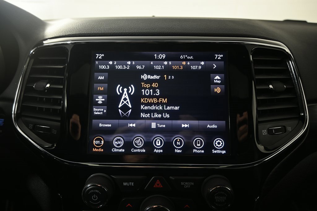 Used 2021 Jeep Grand Cherokee Laredo X image 26