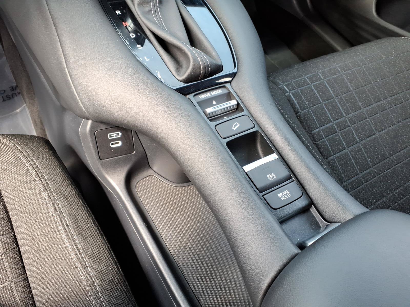 Certified 2024 Honda HR-V LX image 17