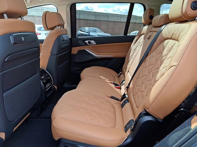 Used 2026 BMW X7 xDrive40i w/ Premium Package image 5