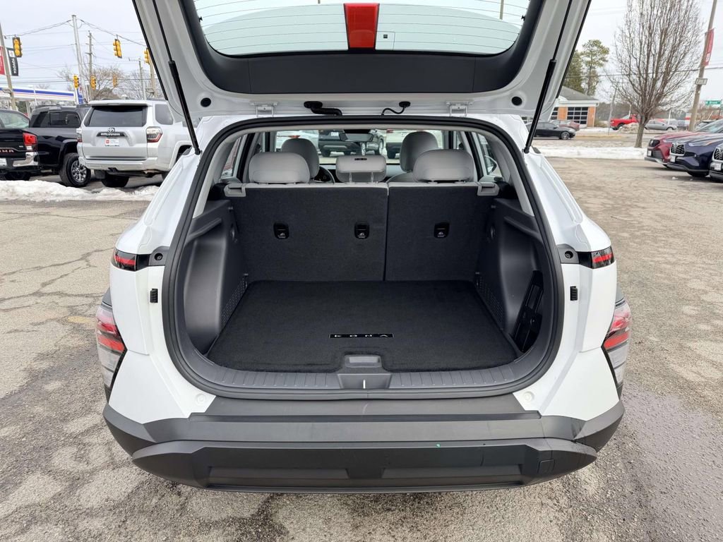 Used 2025 Hyundai Kona SE image 16