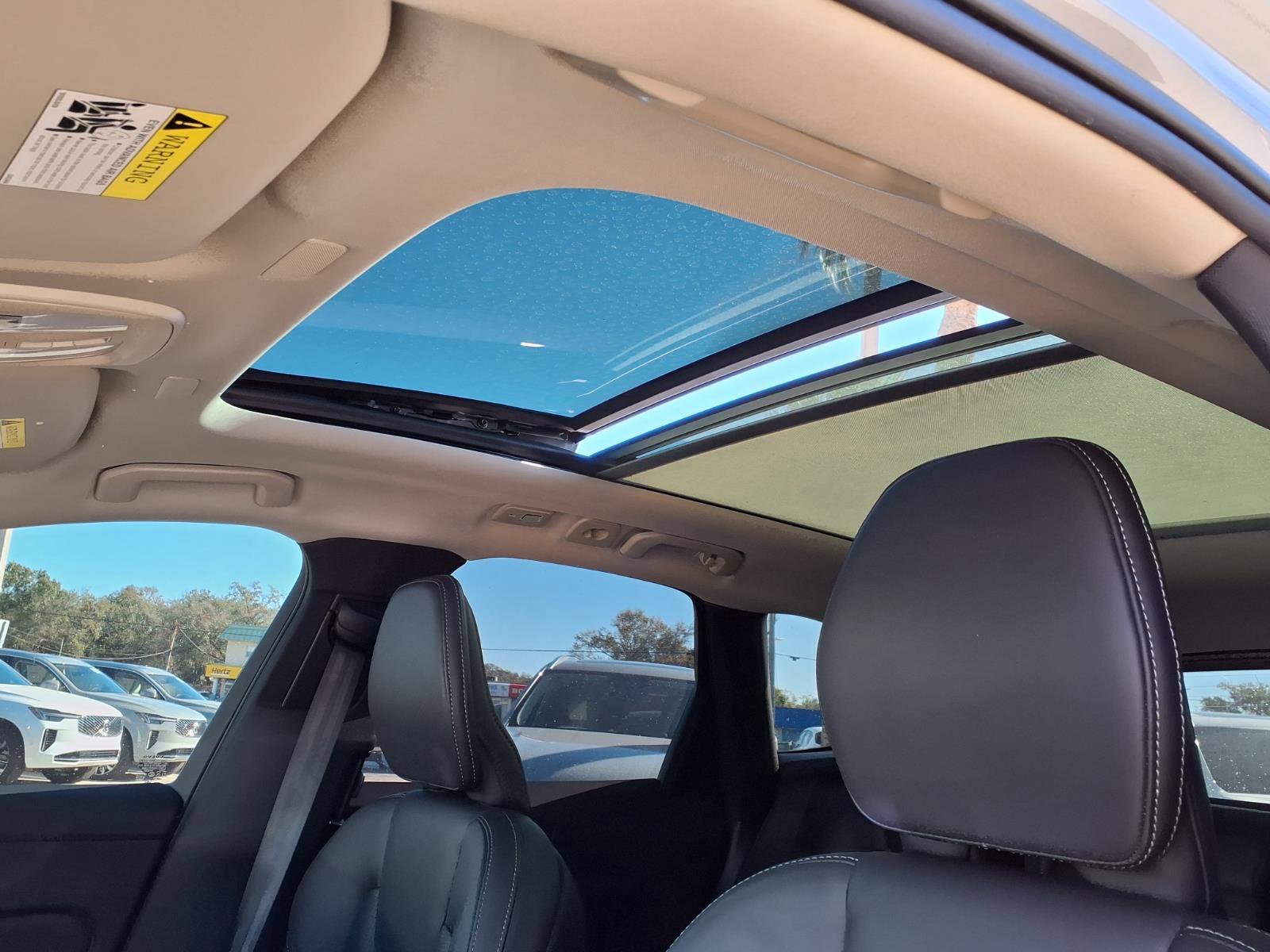 Certified 2023 Volvo XC60 B5 Ultimate w/ Protection Package Premier image 24