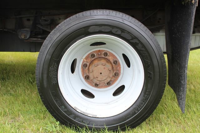 Used 2001 Ford F550 XL image 28