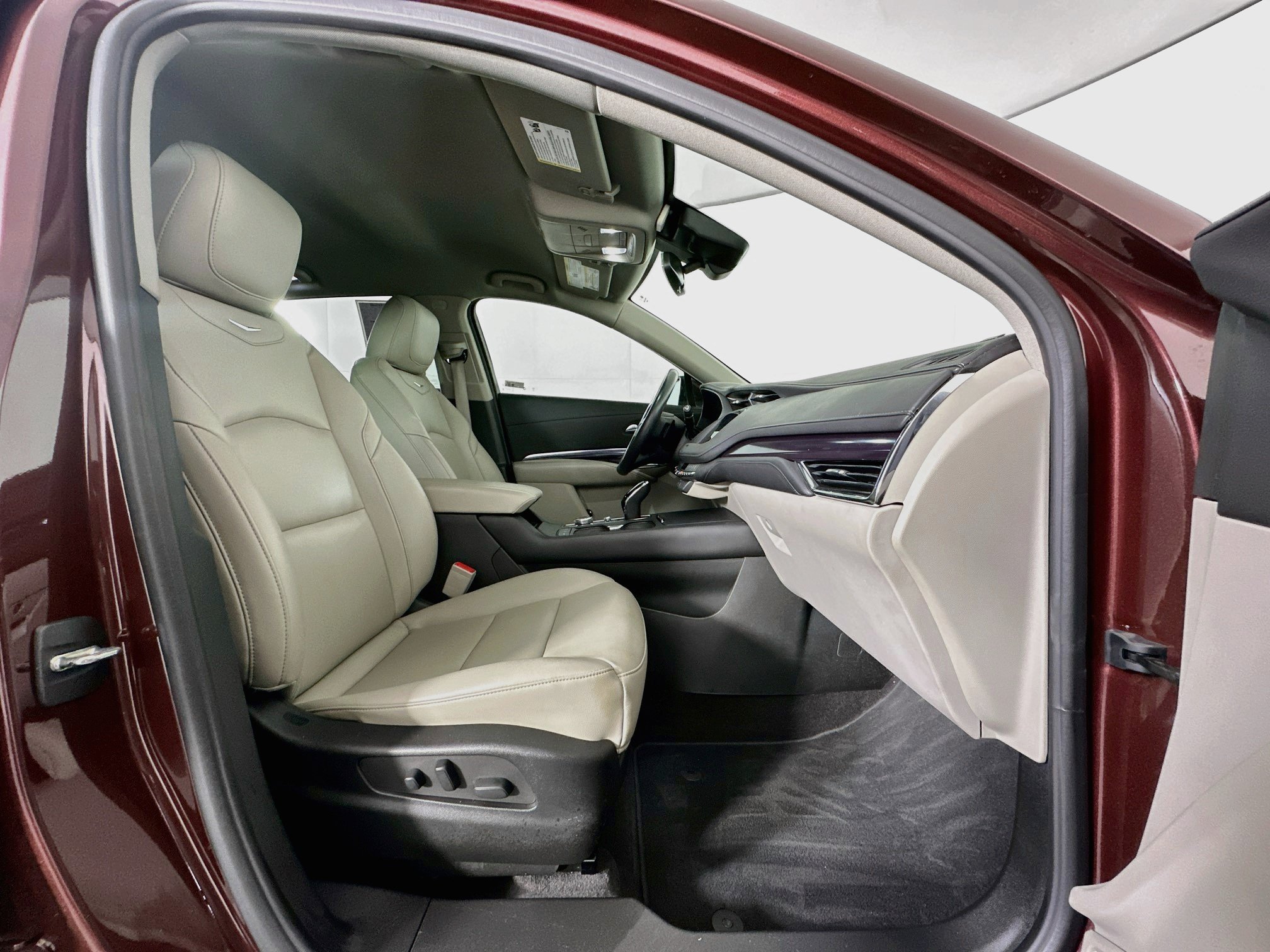 Used 2023 Cadillac XT4 Luxury FWD image 32