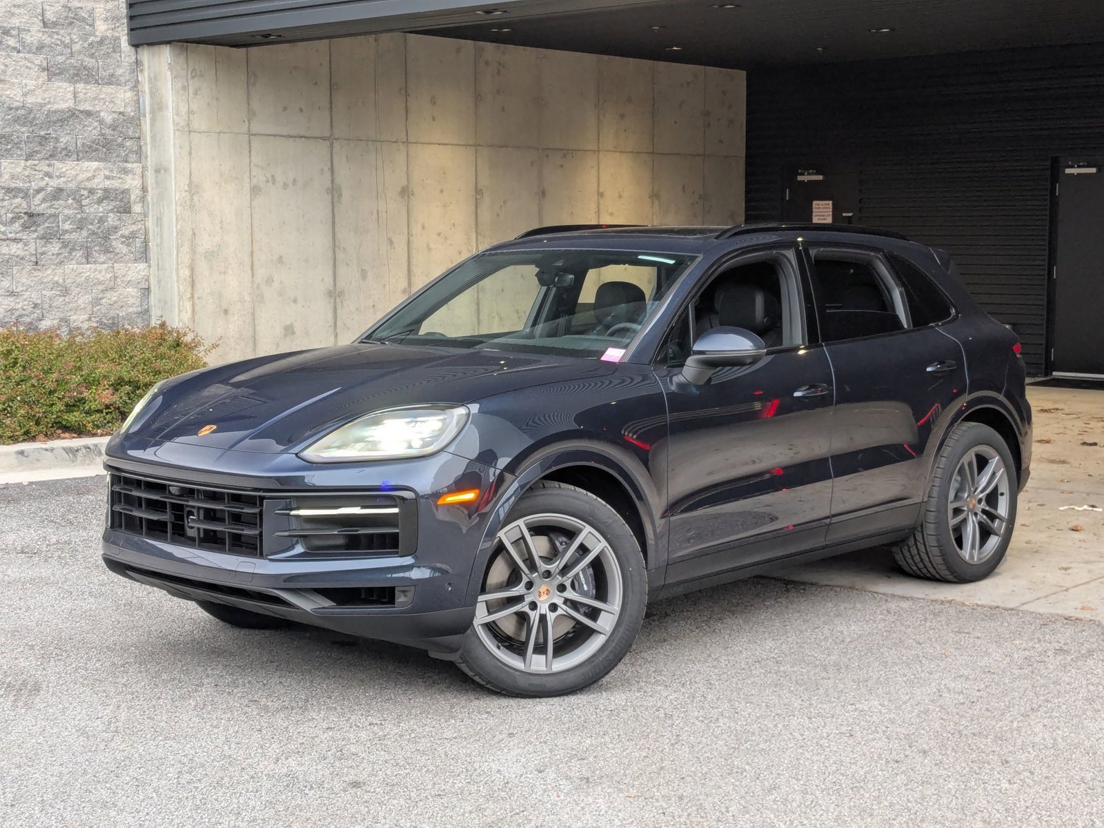 Certified 2026 Porsche Cayenne AWD/4WD image 1