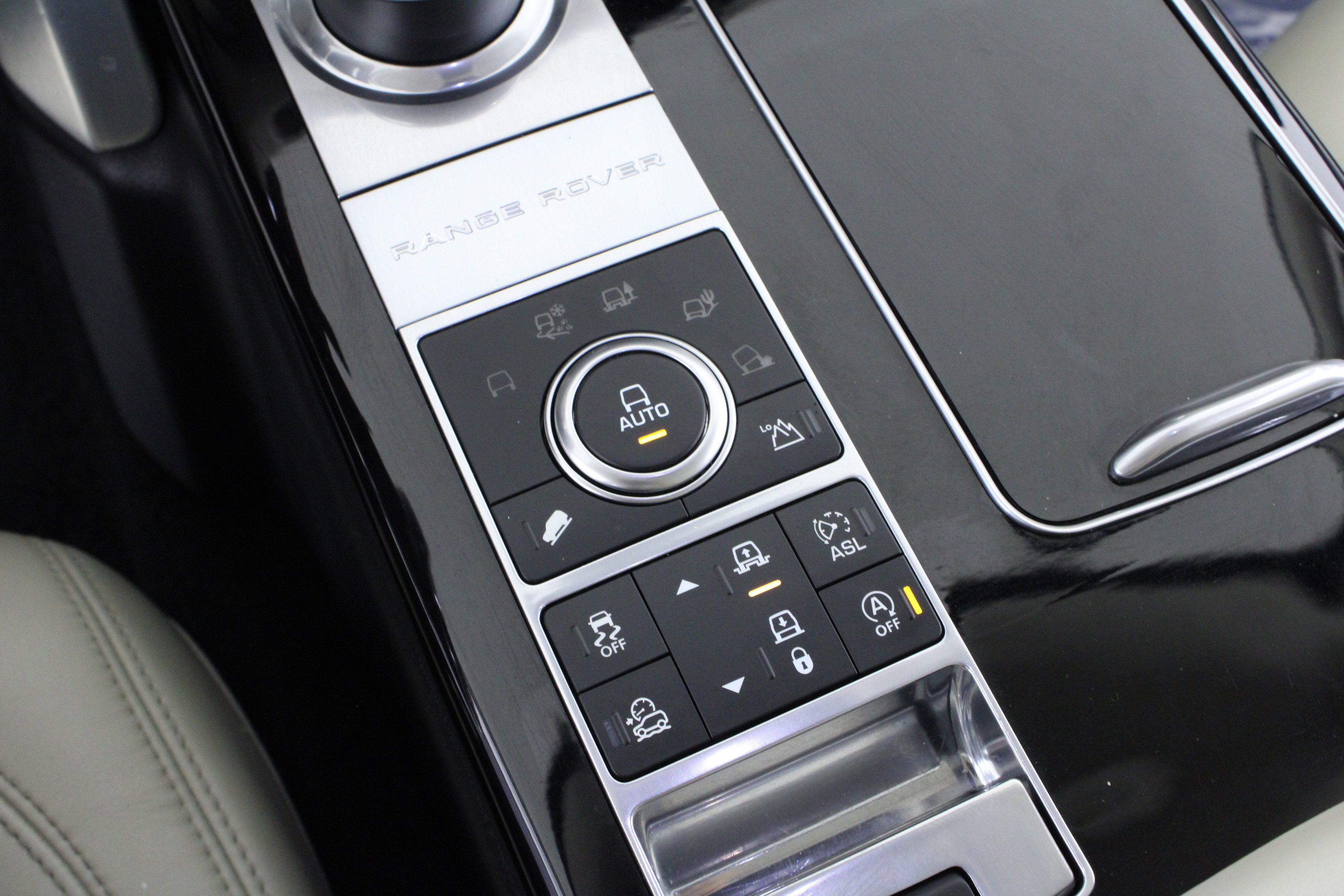 Used 2016 Land Rover Range Rover Supercharged image 31