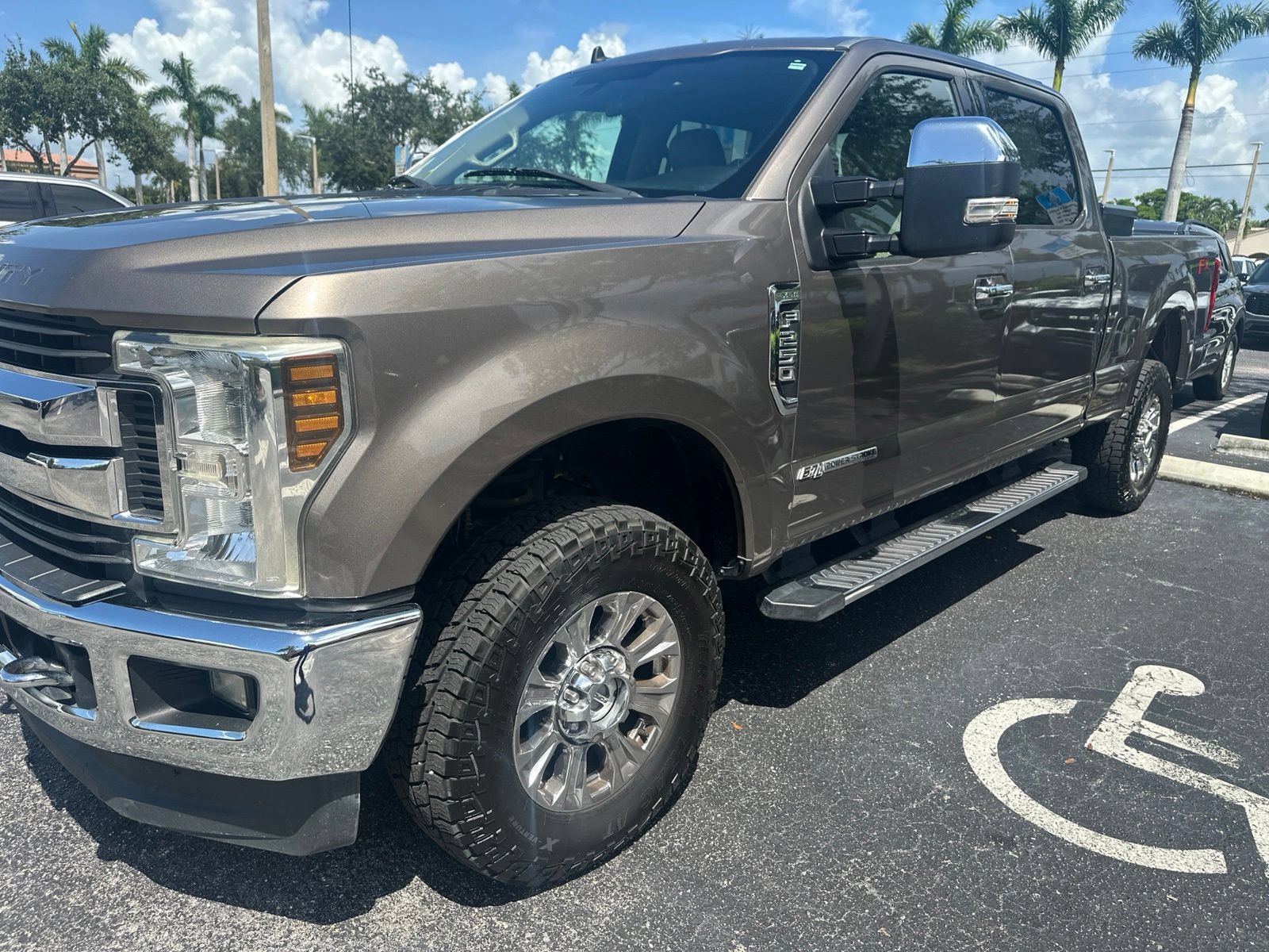 Used 2019 Ford F250 XLT w/ XLT Premium Package AWD/4WD image 3