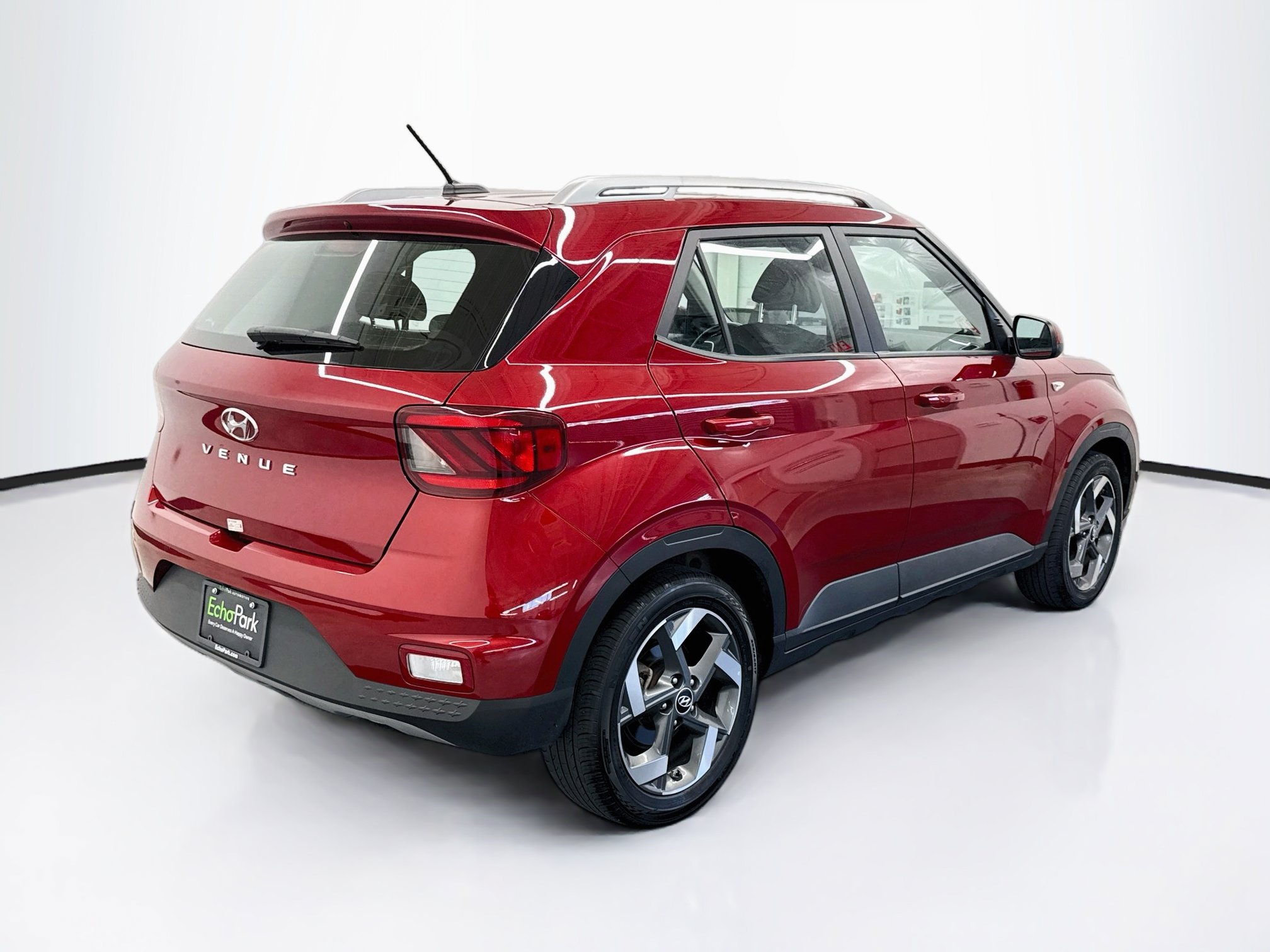 Used 2025 Hyundai Venue SEL FWD image 9