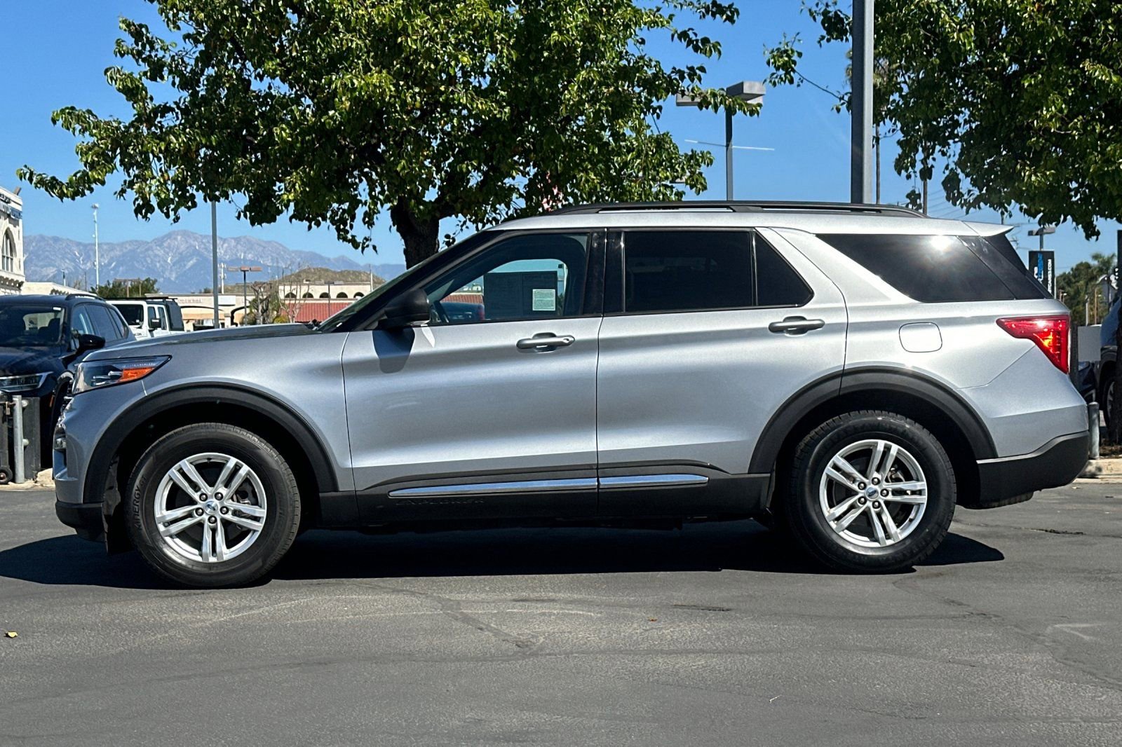 Used 2023 Ford Explorer XLT w/ Equipment Group 202A RWD image 7