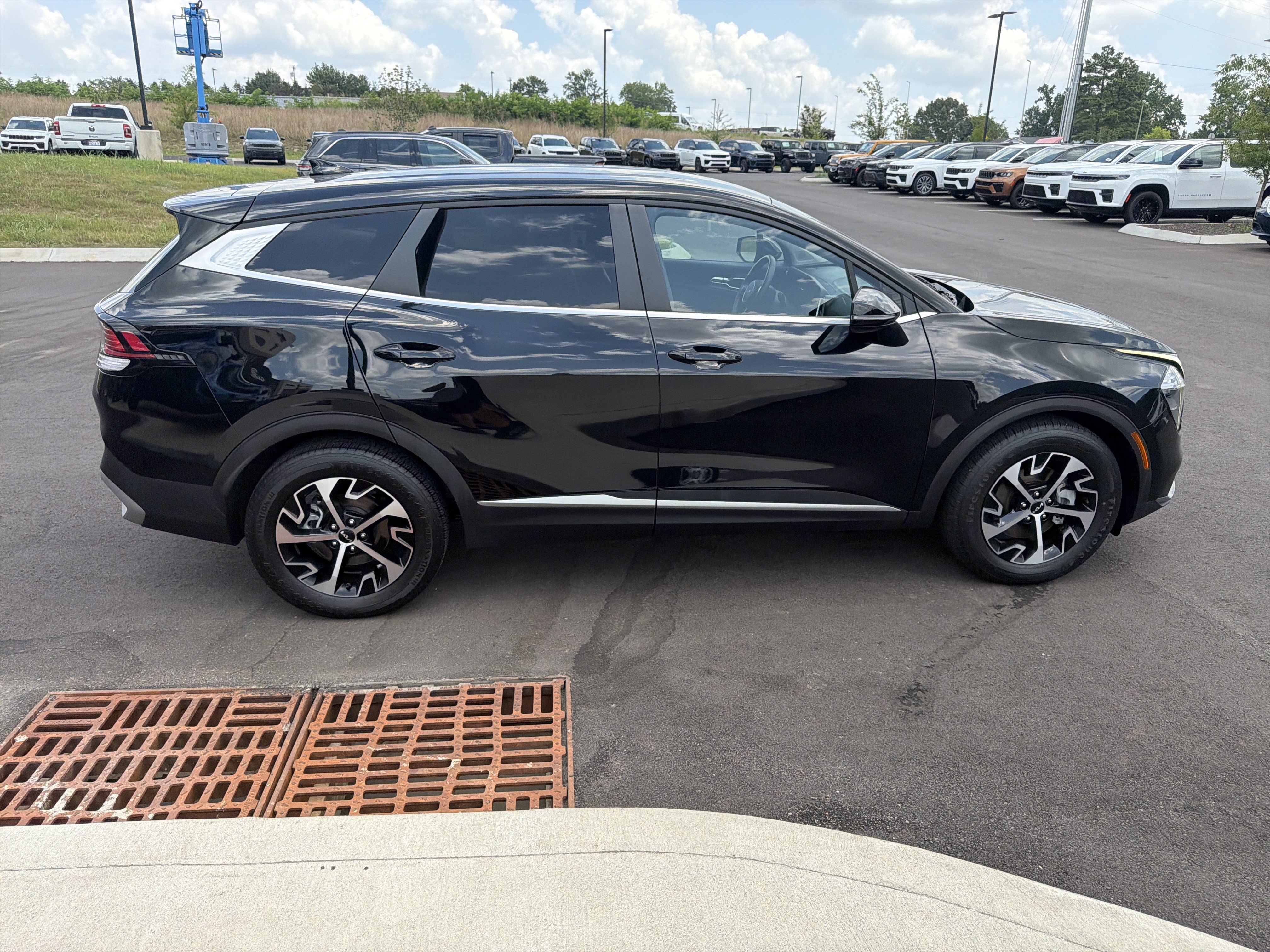 Used 2023 Kia Sportage EX FWD image 12