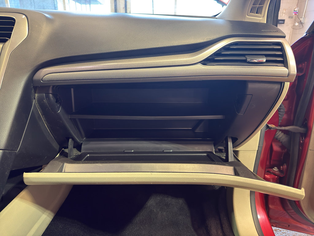 Used 2020 Ford Fusion SE FWD image 25