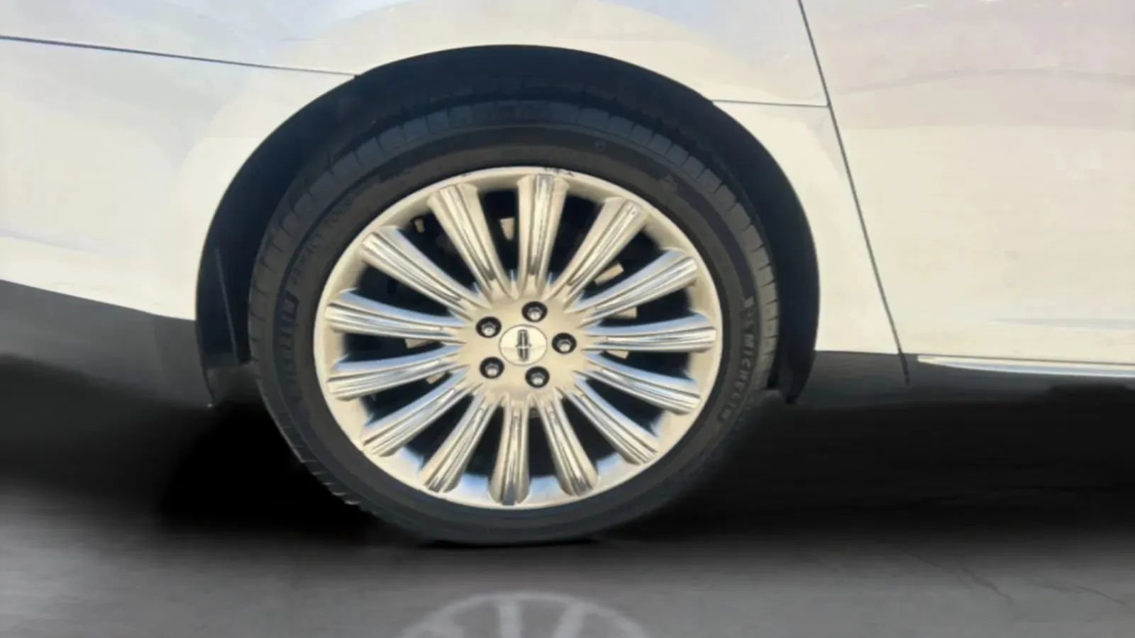Used 2014 Lincoln MKS w/ Equipment Group 101A FWD image 31