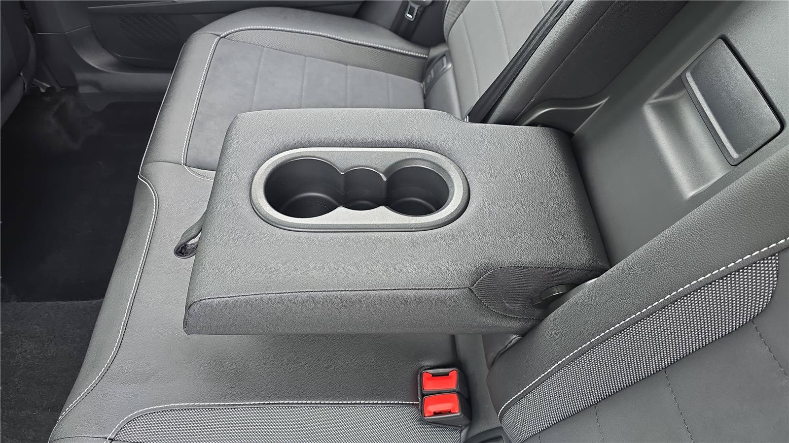 Used 2024 Volkswagen Taos SE w/ Panoramic Sunroof Package AWD/4WD image 19