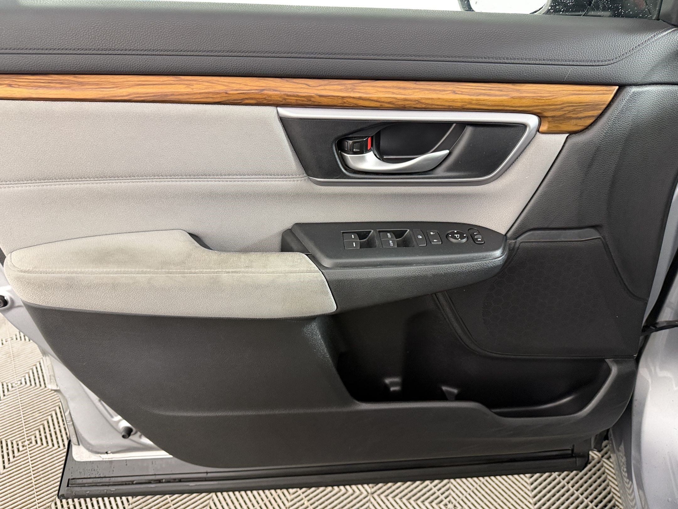 Used 2017 Honda CR-V EX image 26