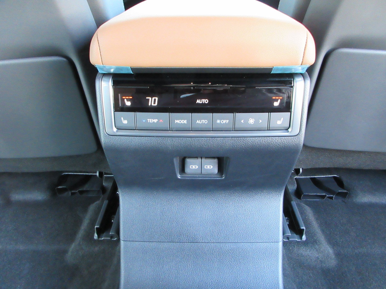 Used 2026 Lexus GX 550 w/ Accessory Package (2T) AWD/4WD image 25