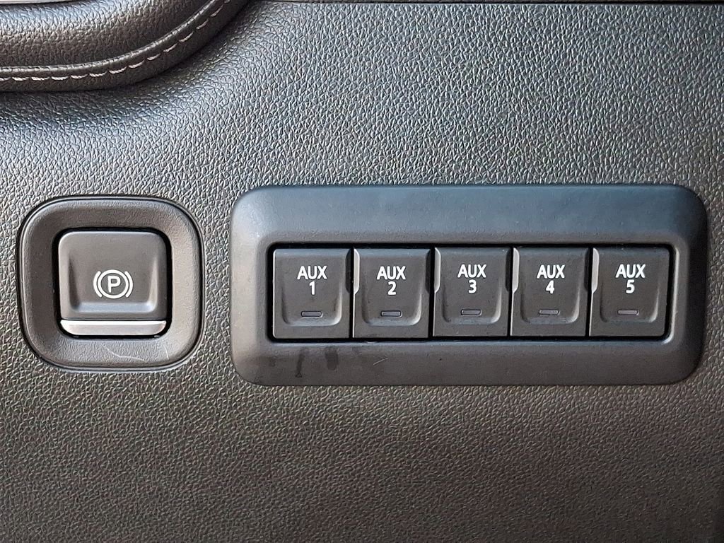 Used 2022 Chevrolet Silverado 2500 LT w/ Convenience Package image 27