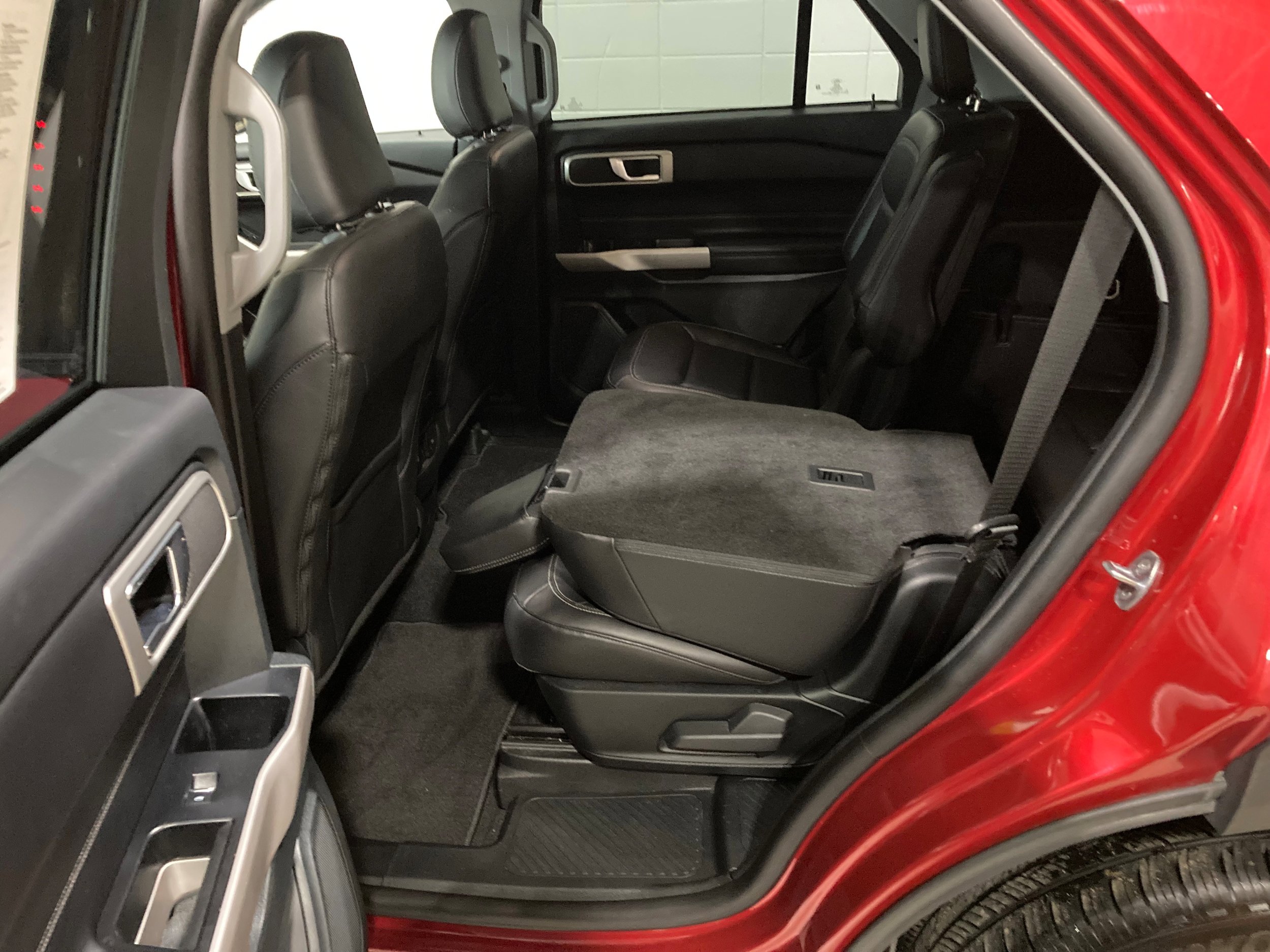 Used 2023 Ford Explorer XLT w/ Equipment Group 202A image 19