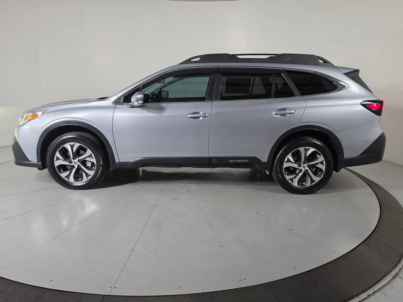 Used 2020 Subaru Outback Limited XT w/ Popular Package #2 AWD/4WD image 2