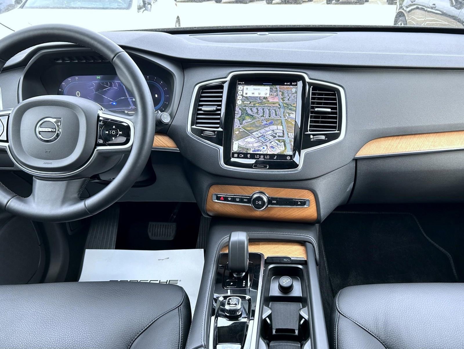 Used 2024 Volvo XC90 B6 Plus image 13