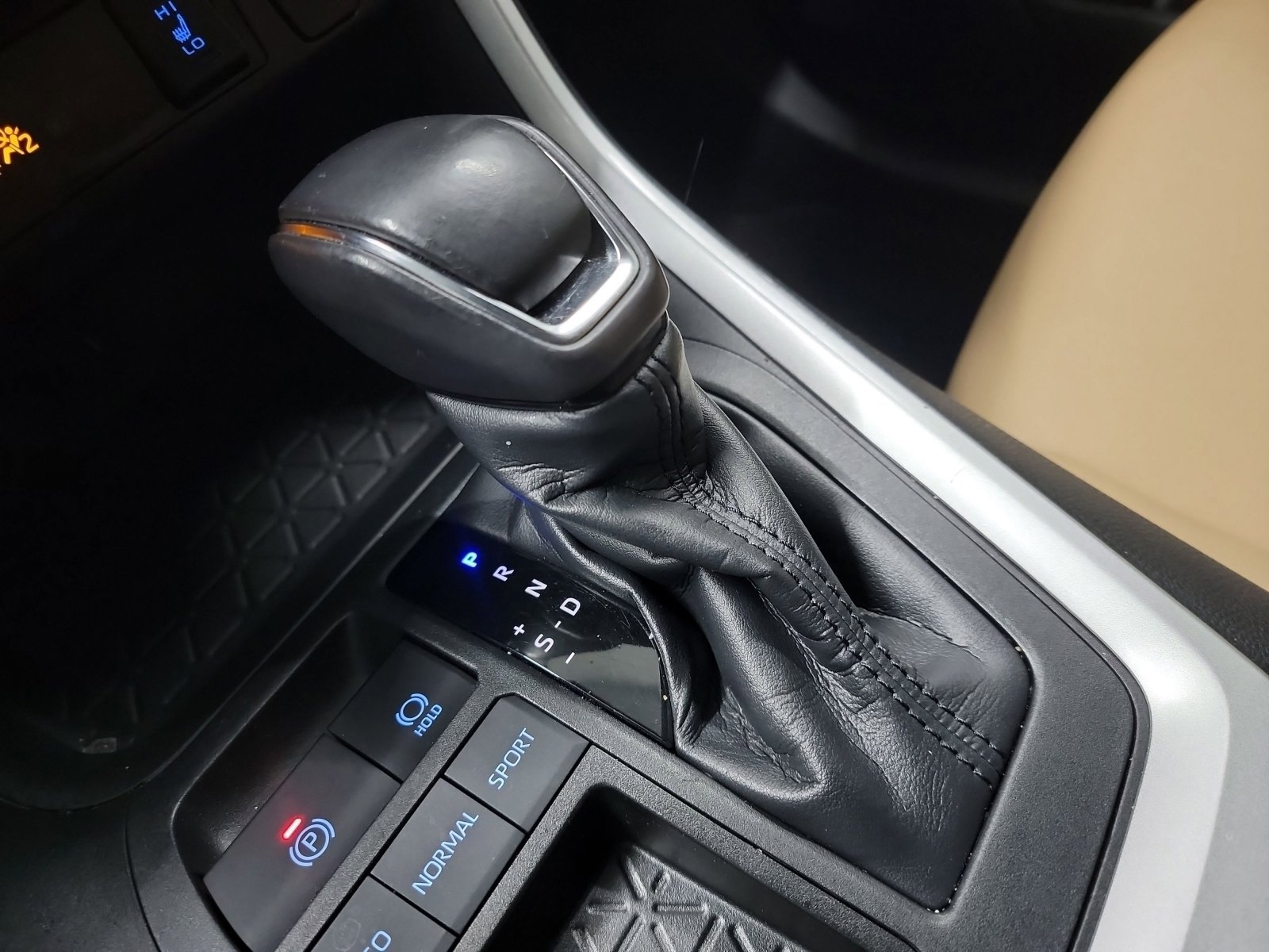 Used 2019 Toyota RAV4 XLE Premium w/ Cold Weather Package FWD image 27