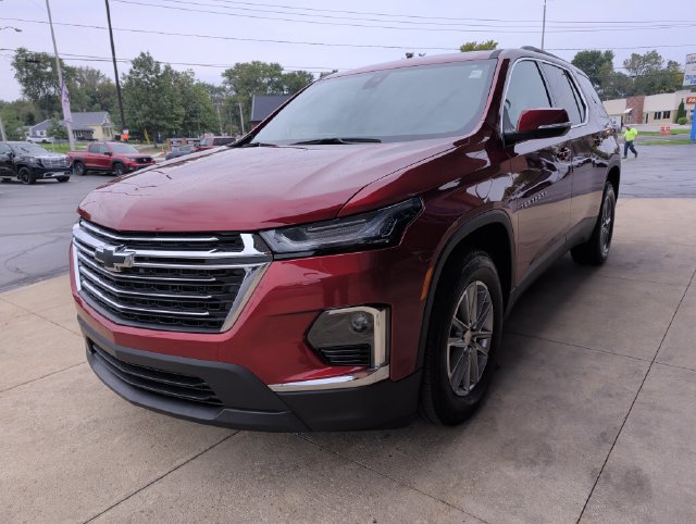 Used 2023 Chevrolet Traverse LT FWD image 4