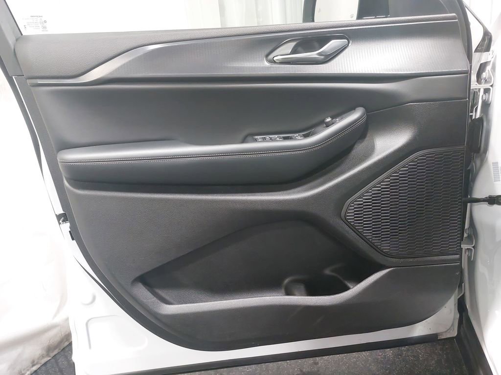 Used 2024 Jeep Grand Cherokee L Laredo image 29