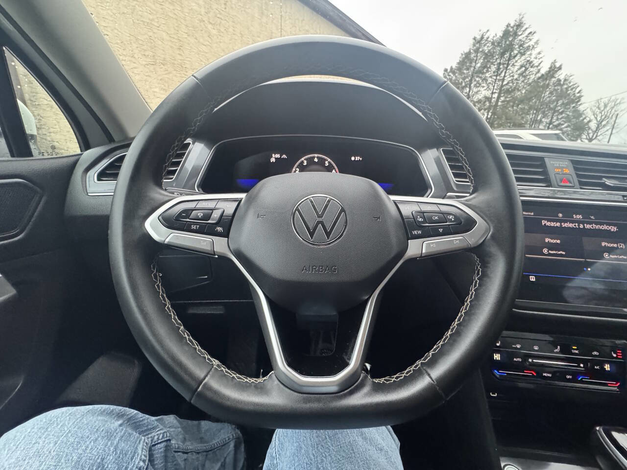 Used 2024 Volkswagen Tiguan SE image 32