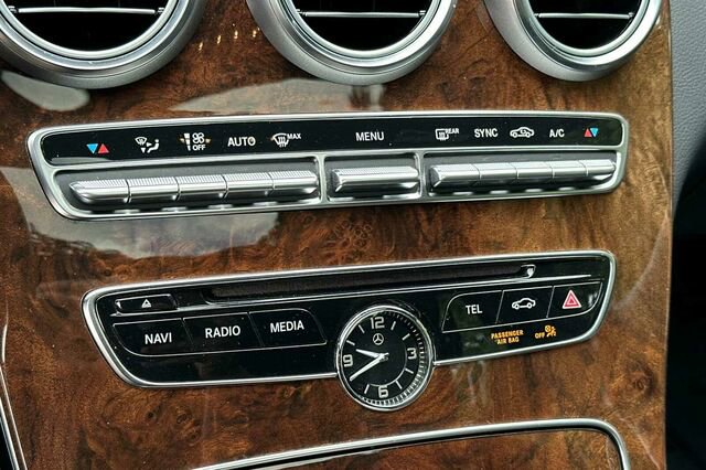 Used 2018 Mercedes-Benz C 300 4MATIC Sedan image 26