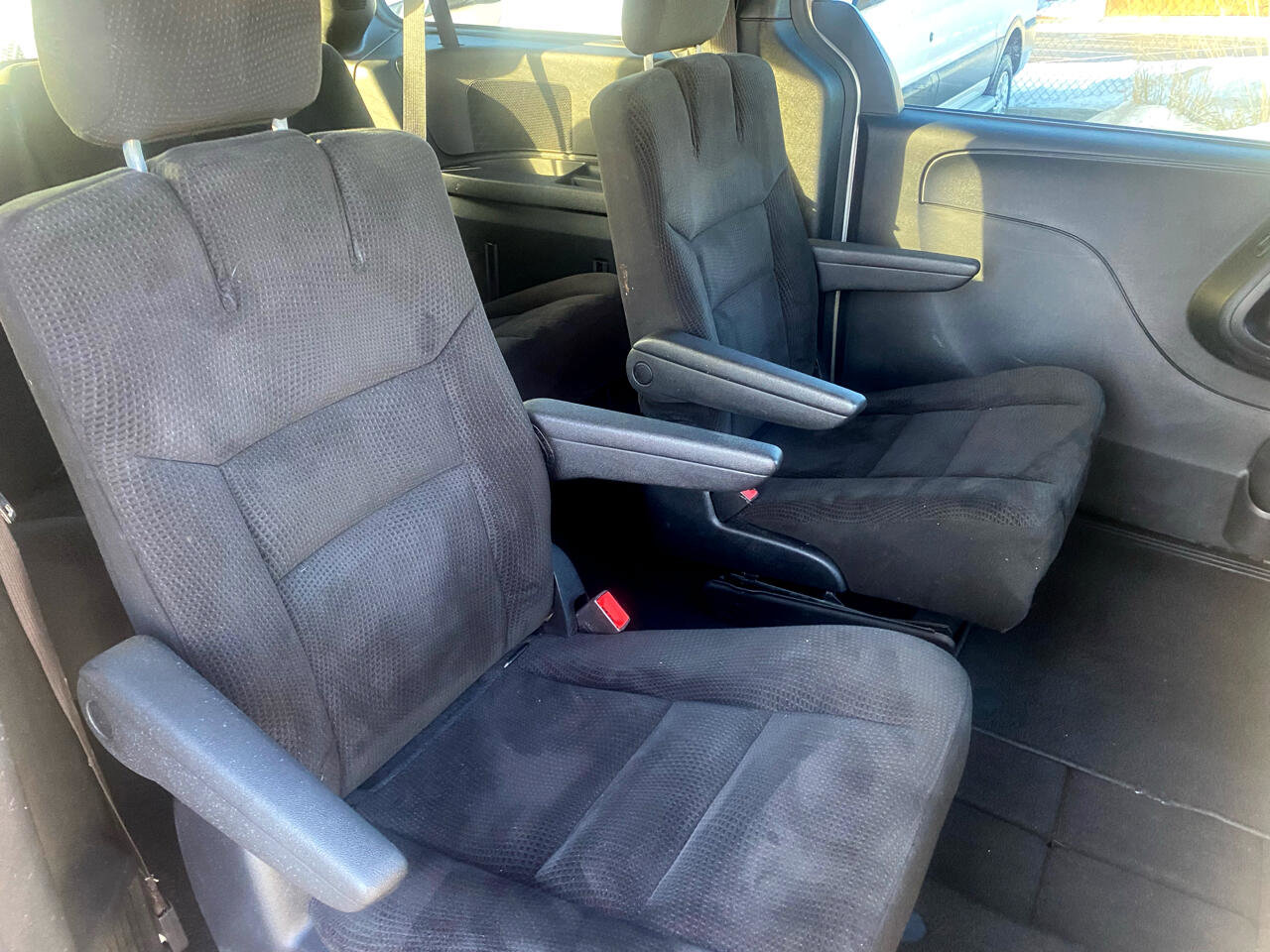 Used 2016 Dodge Grand Caravan SE image 10