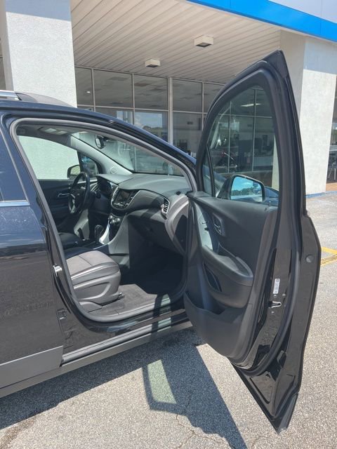 Used 2019 Chevrolet Trax LT w/ LT Convenience Package FWD image 17