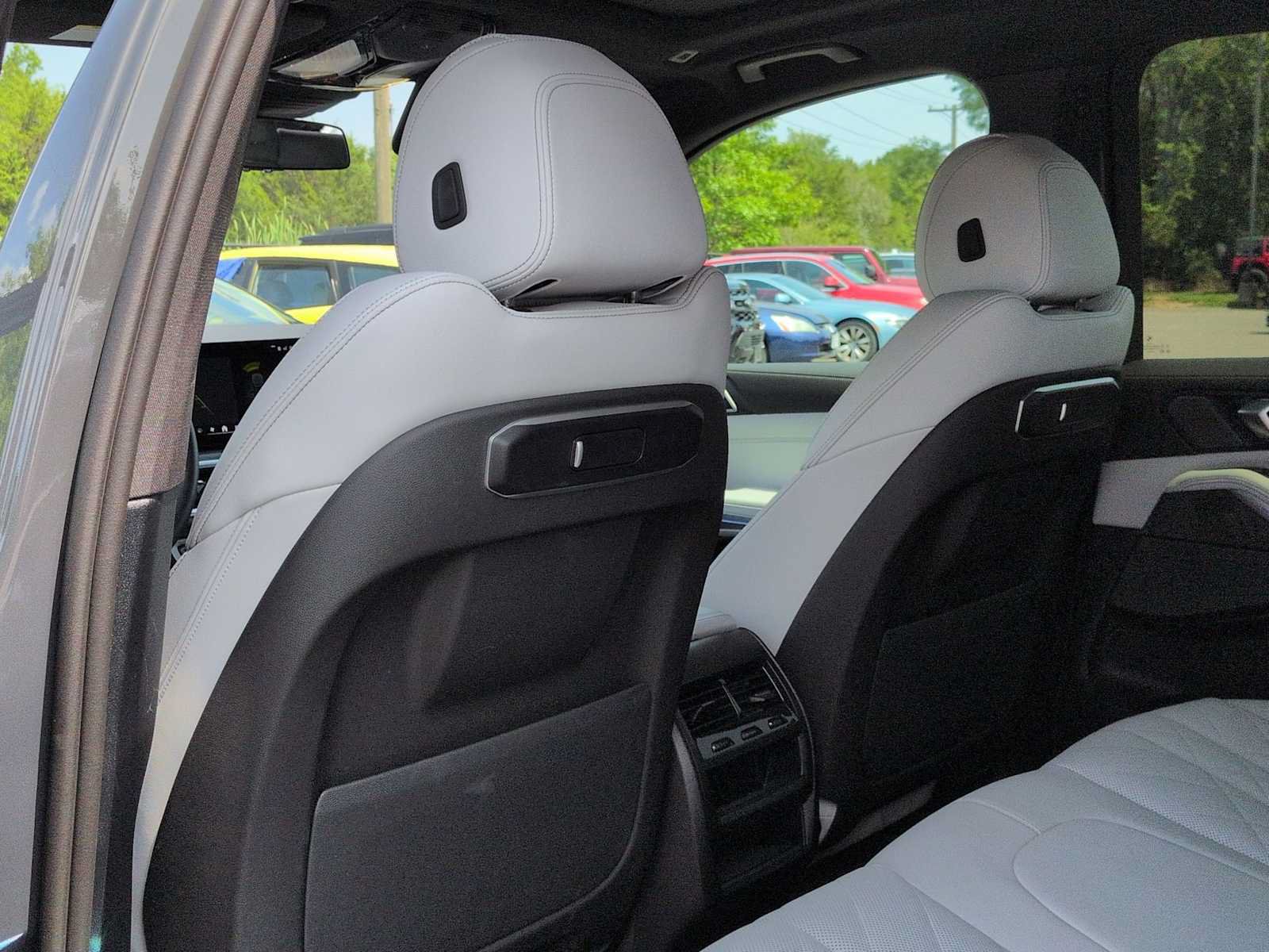 Used 2026 BMW X5 xDrive40i w/ M Sport Package AWD/4WD image 19