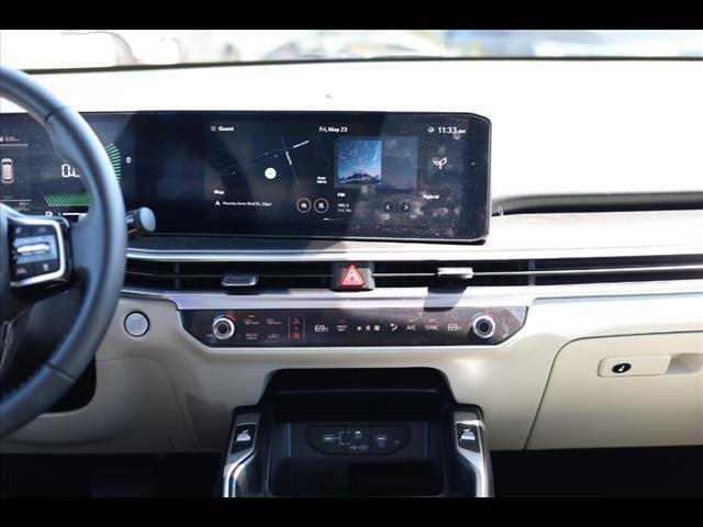 Used 2025 Kia Sorento EX w/ EX Panoramic Sunroof Package image 11