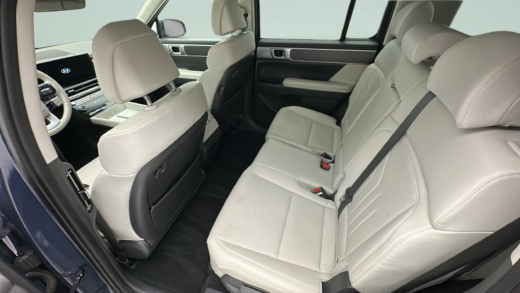 Used 2025 Hyundai Santa Fe SEL AWD/4WD image 9