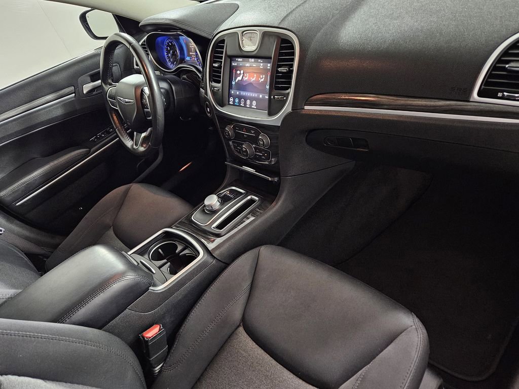 Used 2020 Chrysler 300 Touring w/ Sport Appearance Package RWD image 31