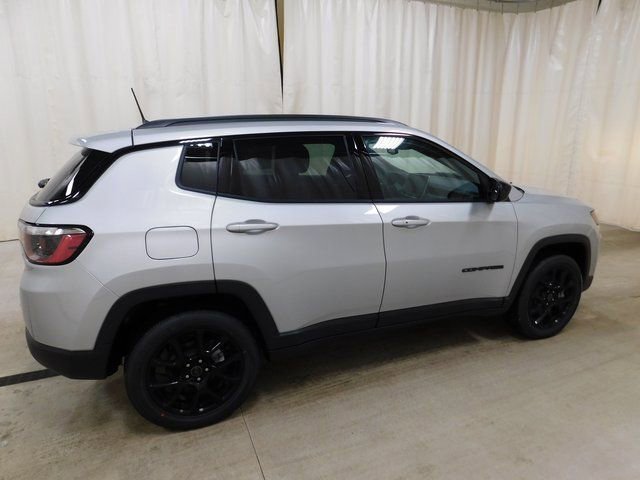 New 2026 Jeep Compass Latitude image 3